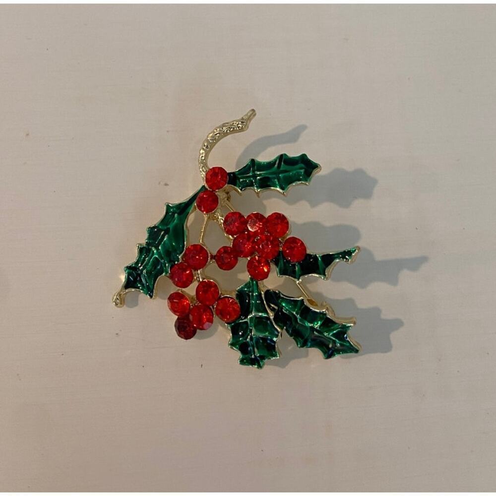 NWOT Macy's Holiday Lane Holly & Berries Gold Tone & Rhinestone Brooch Pin